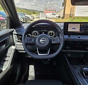 Nissan Qashqai 1.3 DIG-T Xtronic Tekna Dach schwarz