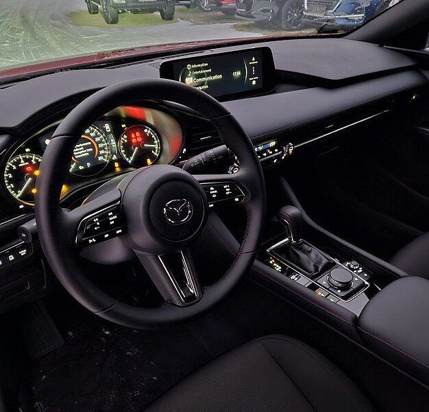 Mazda 3 2.5L e-SKYACTIV G140 6AT Homura