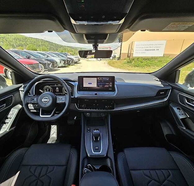 Nissan Qashqai 1.3 DIG-T Xtronic Tekna Dach schwarz