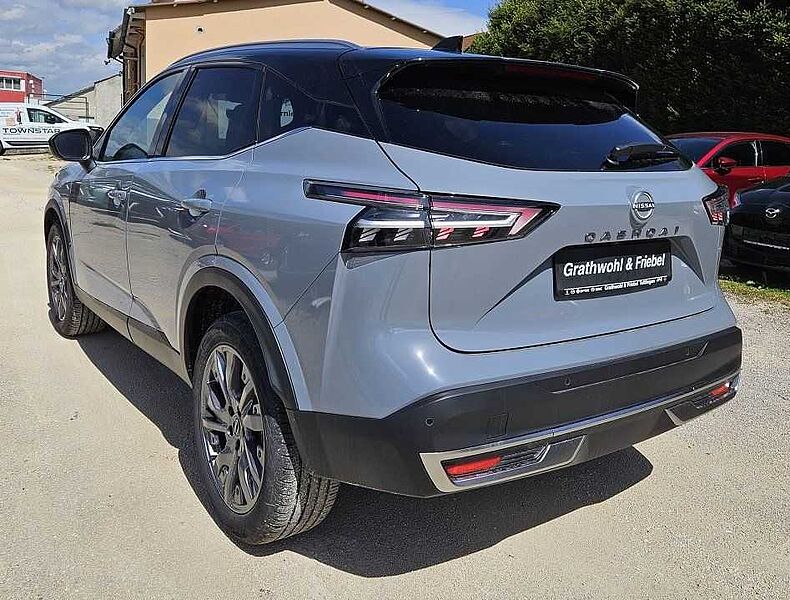 Nissan Qashqai 1.3 DIG-T Xtronic Tekna Dach schwarz