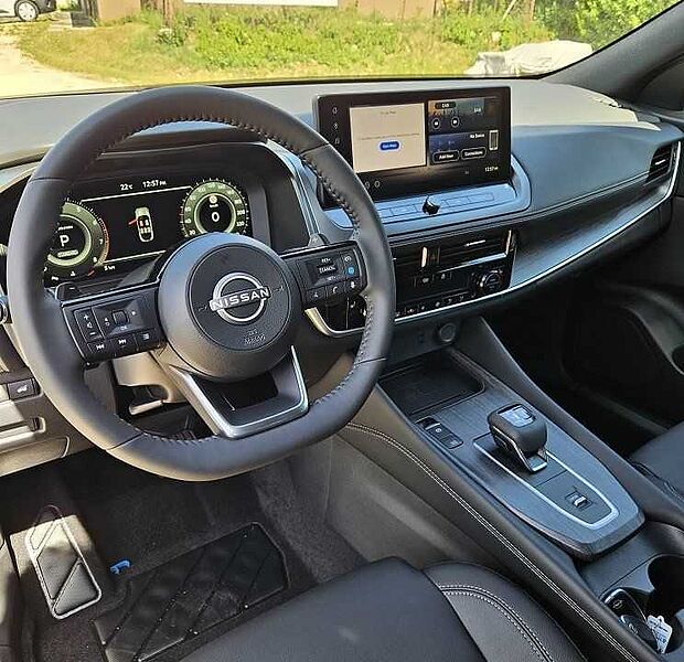 Nissan Qashqai 1.3 DIG-T Xtronic Tekna Dach schwarz