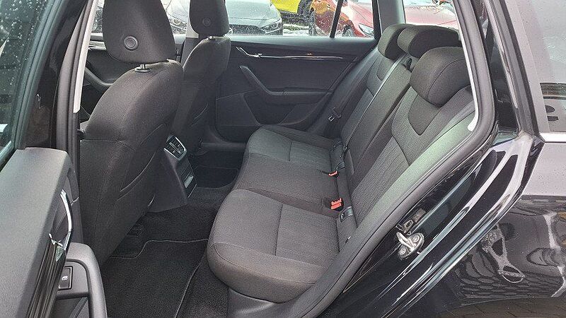 SKODA Octavia Combi 2.0 TSI DSG Style + AHK