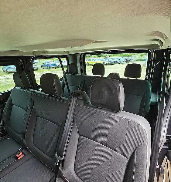 Nissan Primastar DCi150 8-Sitzer Tekna+Desgin+BES+AHK+W