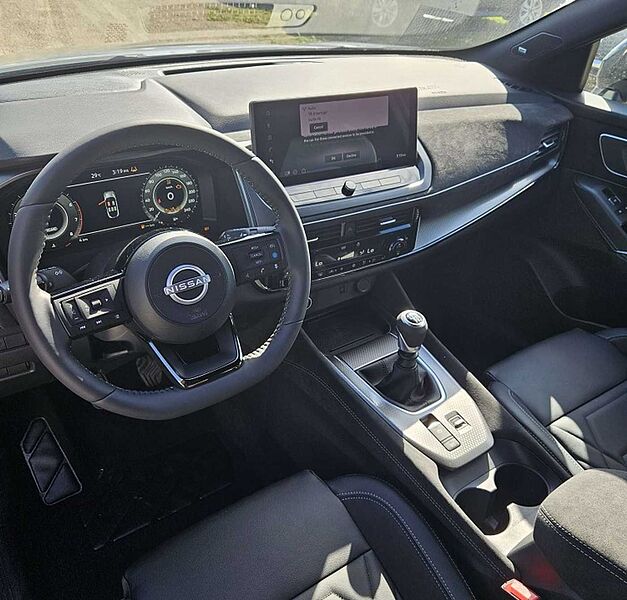 Nissan Qashqai DIG-T MHEV N-Design+Panoramaglasdach+BOSE
