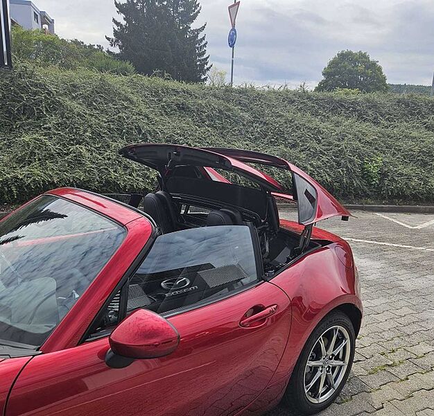 Mazda MX-5 RF SKYACTIV-G 132 Exclusive-Line RWD